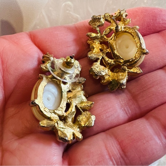 Gorgeous, goldtone, faux, pearl bling costume pierced vintage earrings - Picture 6 of 8